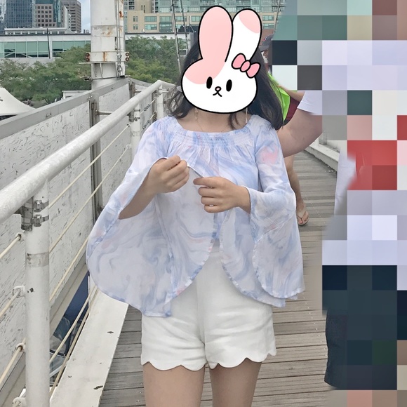 Hollister off shoulder Bell Sleeve Top - Picture 4 of 5